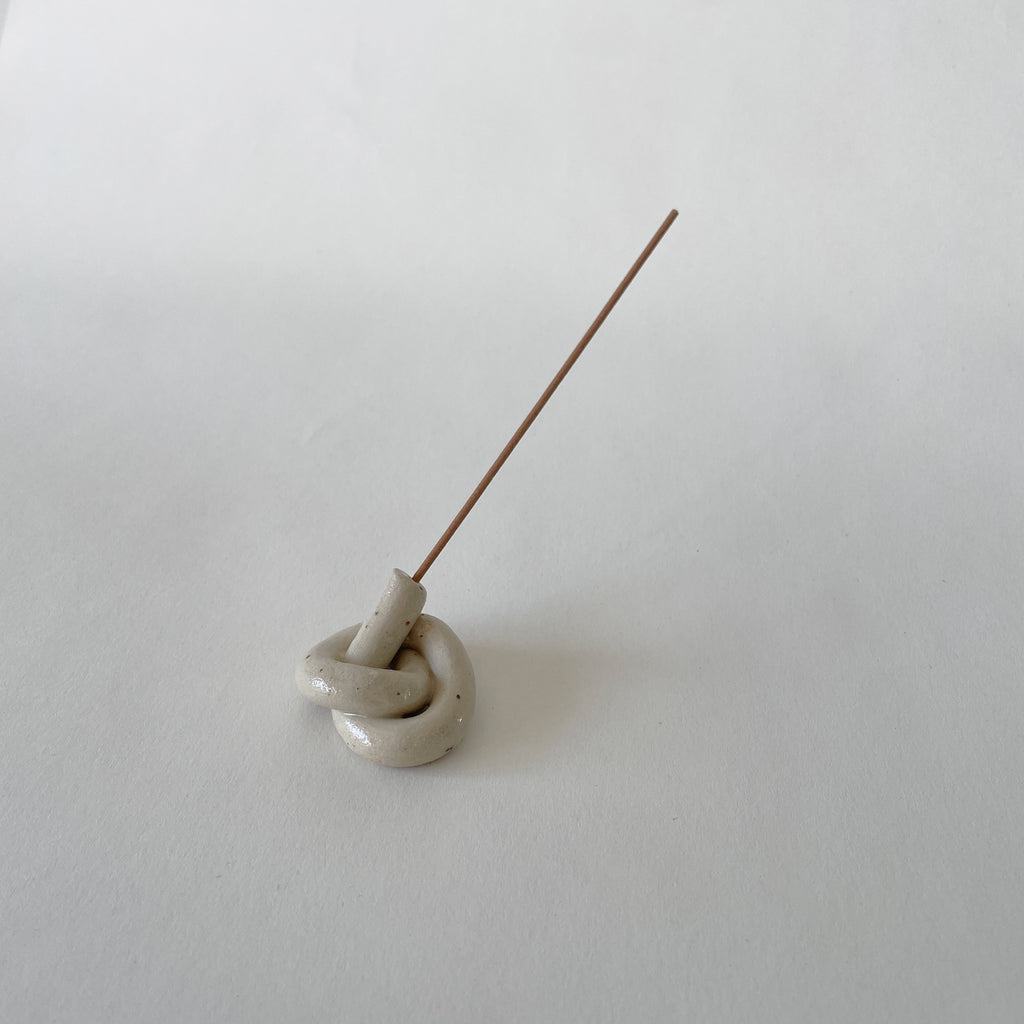 KNOT INCENSE HOLDER 02