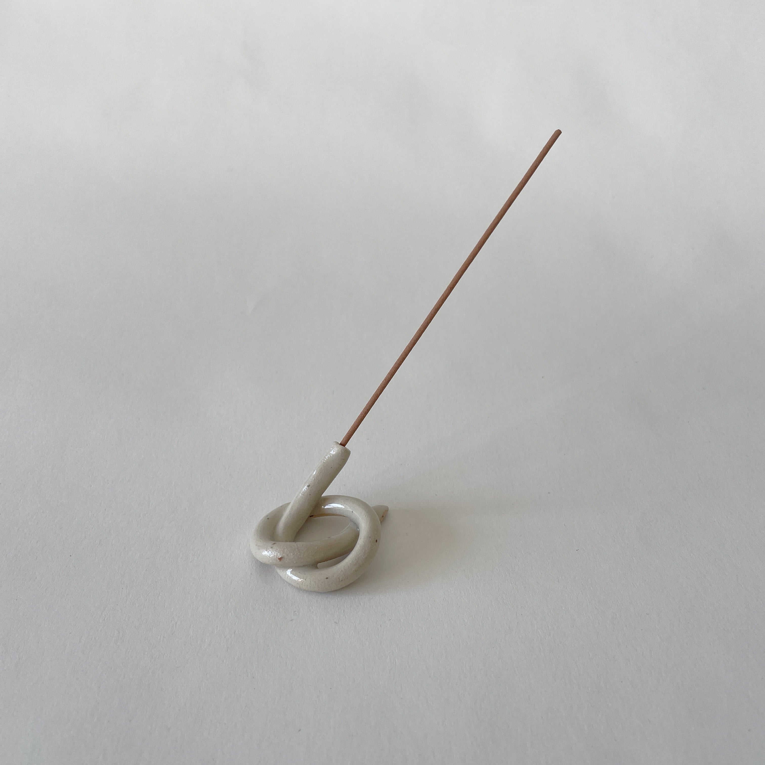 KNOT INCENSE HOLDER 04