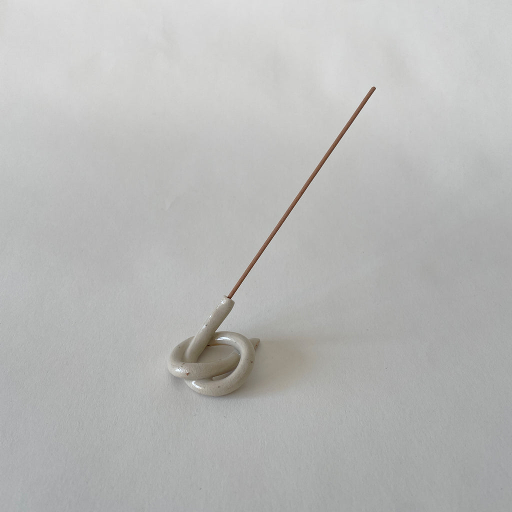 KNOT INCENSE HOLDER 04