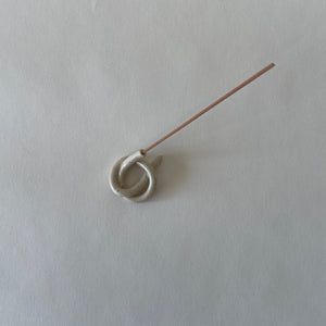 KNOT INCENSE HOLDER 04