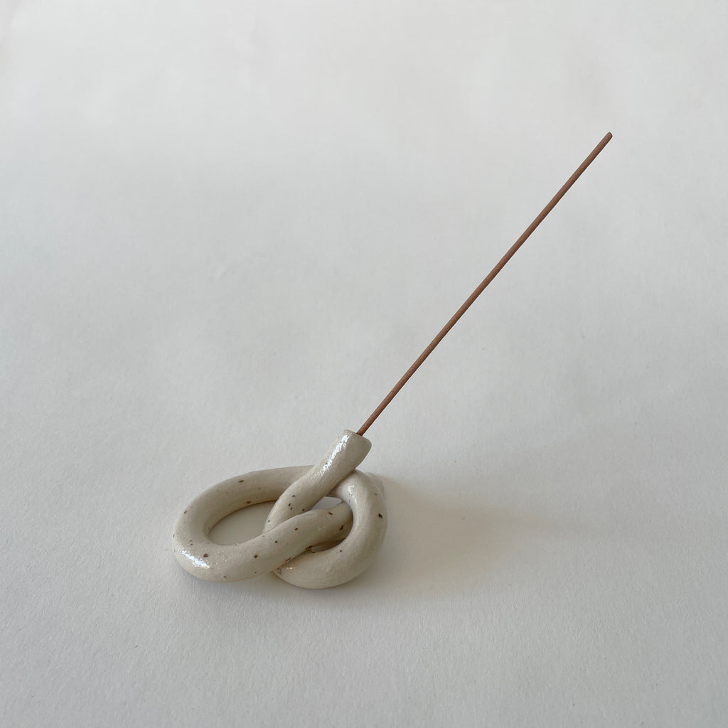 KNOT INCENSE HOLDER 05