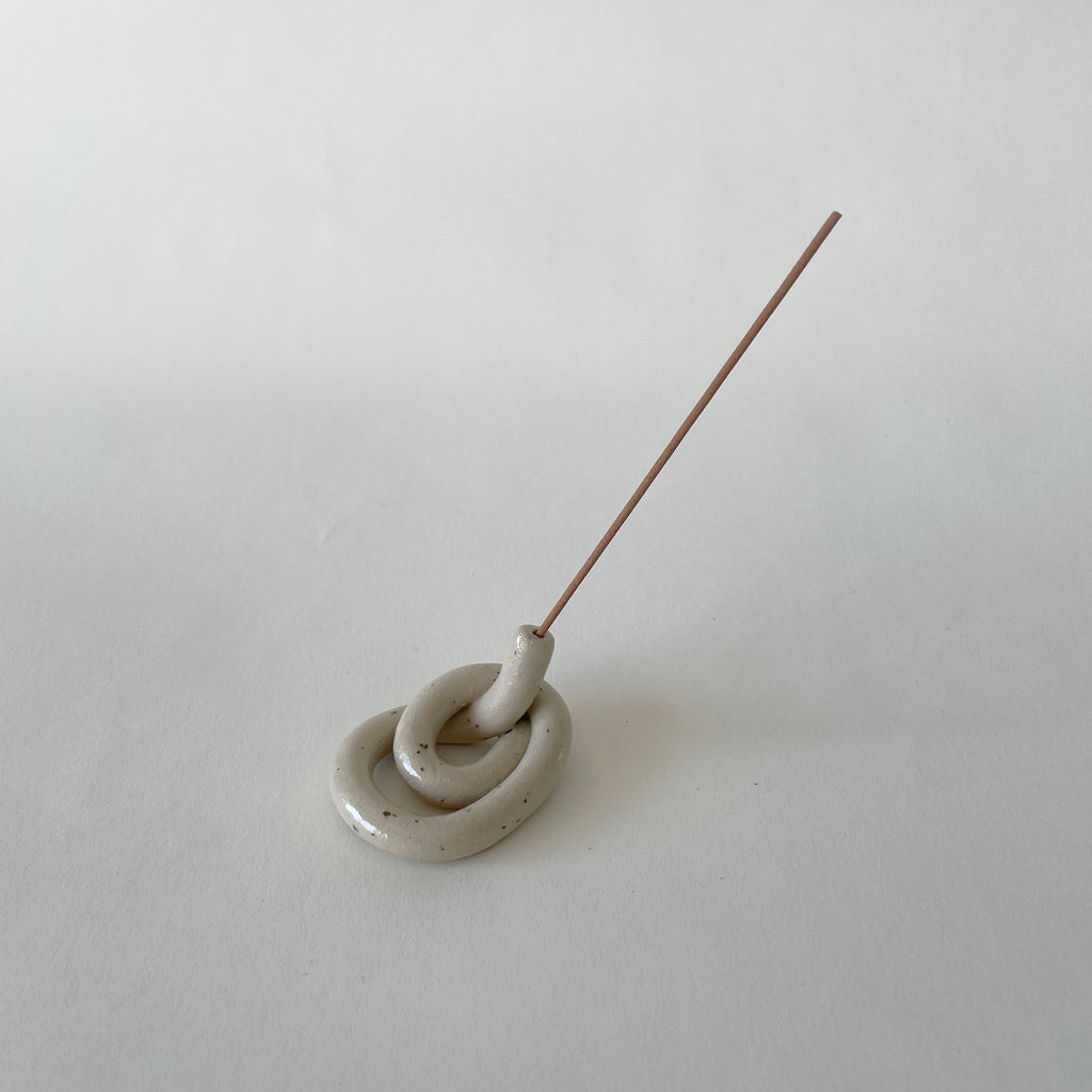 KNOT INCENSE HOLDER 01